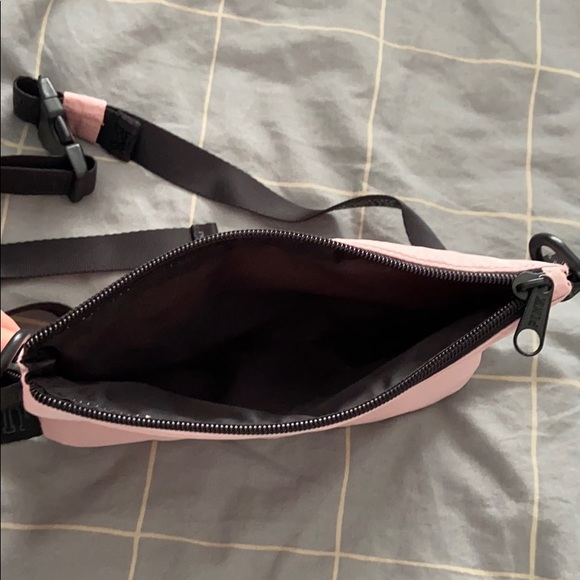 VS Pink Fanny pack - Picture 4 of 4